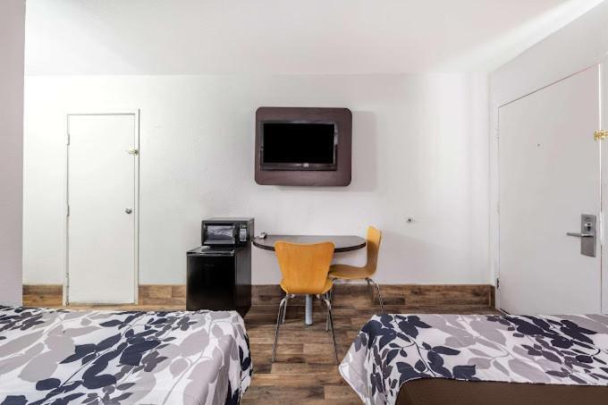 Rodeo Hotel *